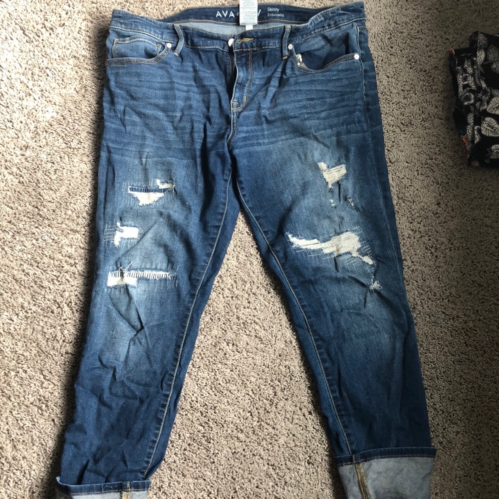 Boyfriend cut distressed jeans